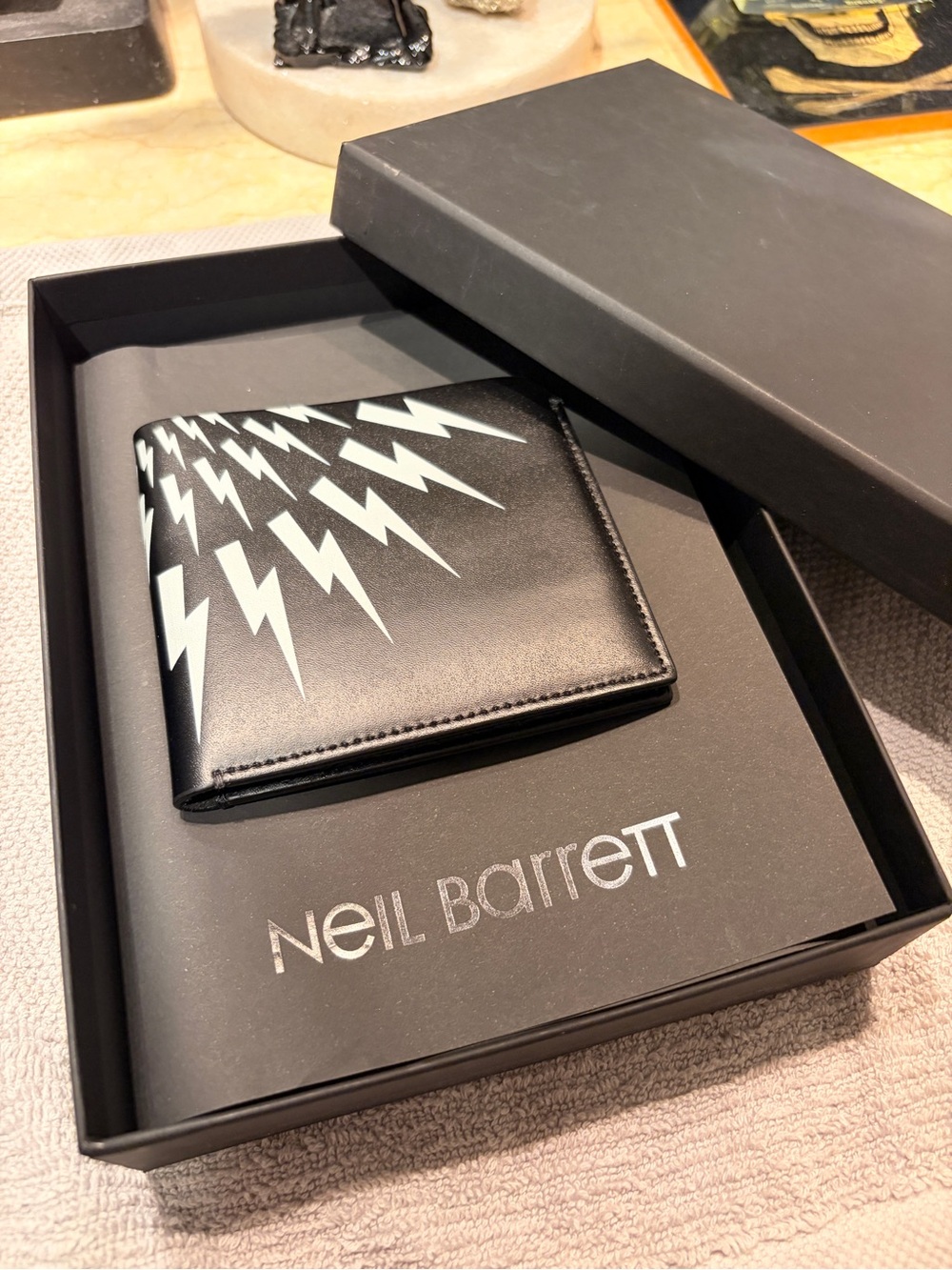 NEIL BARRETT
Thunderbolt-Print Bi-Fold Leather Wallet